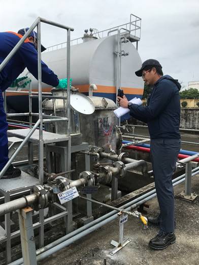 A person standing next to a pipeAI-generated content may be incorrect.