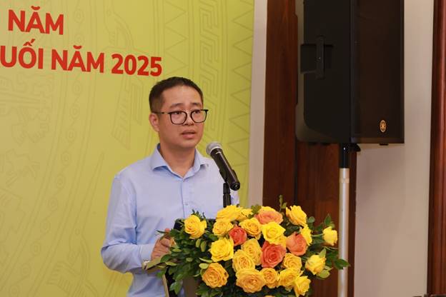 A person standing at a podium with a microphone and flowersAI-generated content may be incorrect.