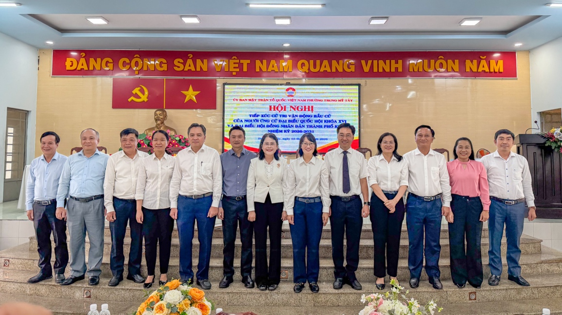 A group of people standing on stairsAI-generated content may be incorrect.