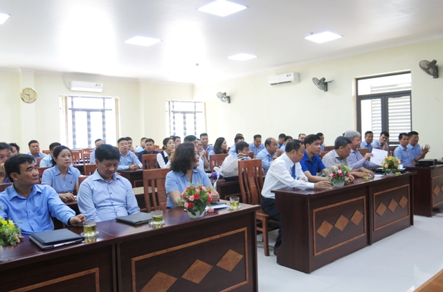 lãnh đạo cùng CBCNV-LĐ Công ty Xăng dầu Yasi tham dự buổi lễ
