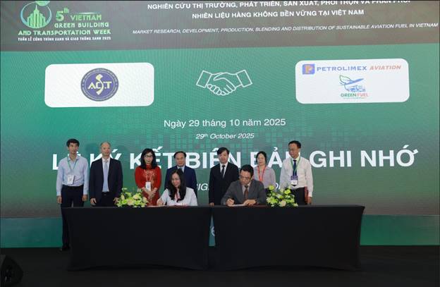 A group of people standing at a tableAI-generated content may be incorrect.