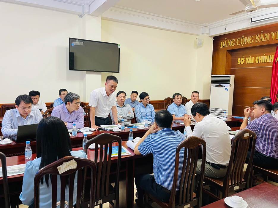 A group of people sitting around a tableAI-generated content may be incorrect.