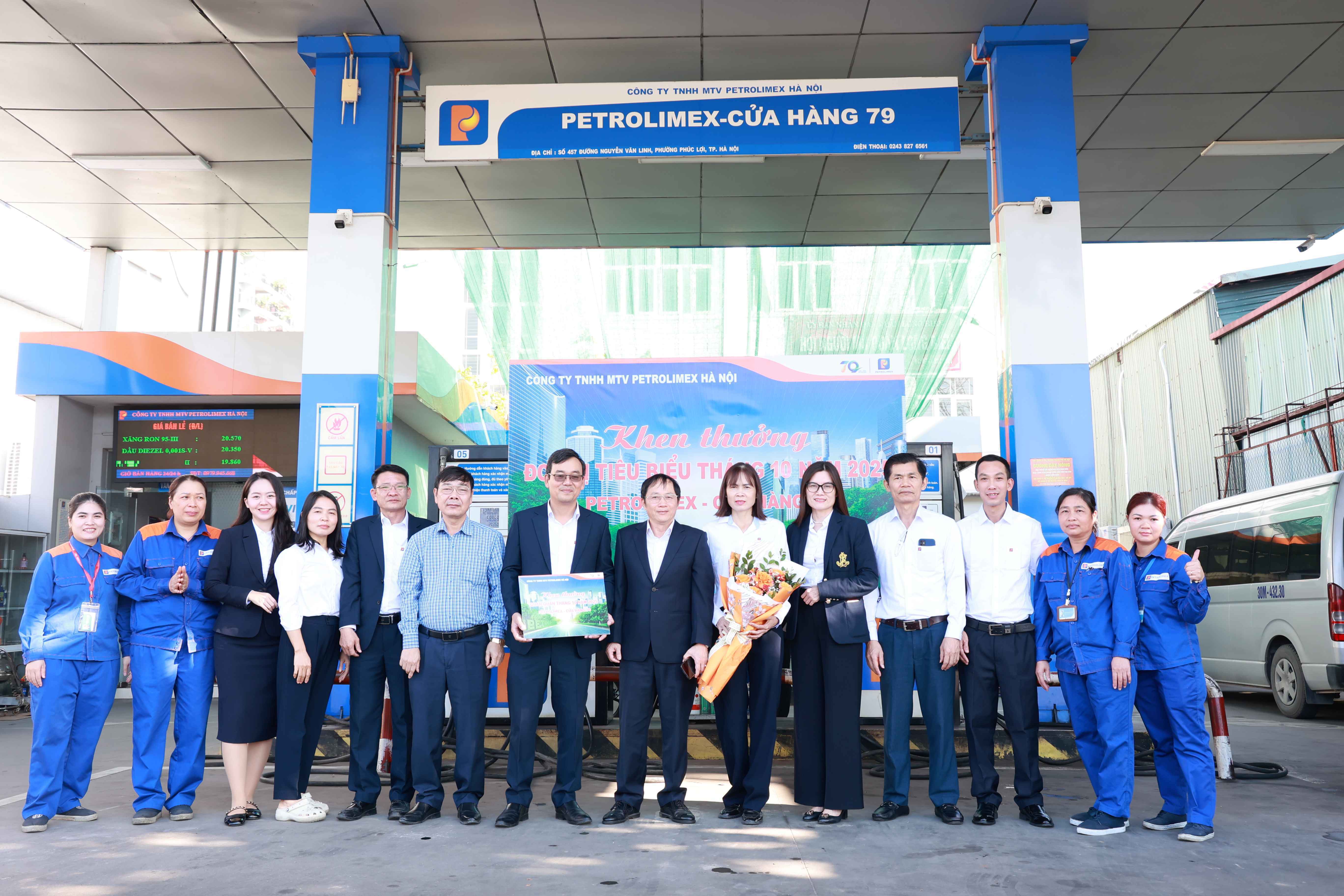 Petrolimex Hà Nội: Trao thưởng các "Quán quân tháng", tôn vinh tinh thần đột phá, hoàn thành xuất sắc kế hoạch năm 2025