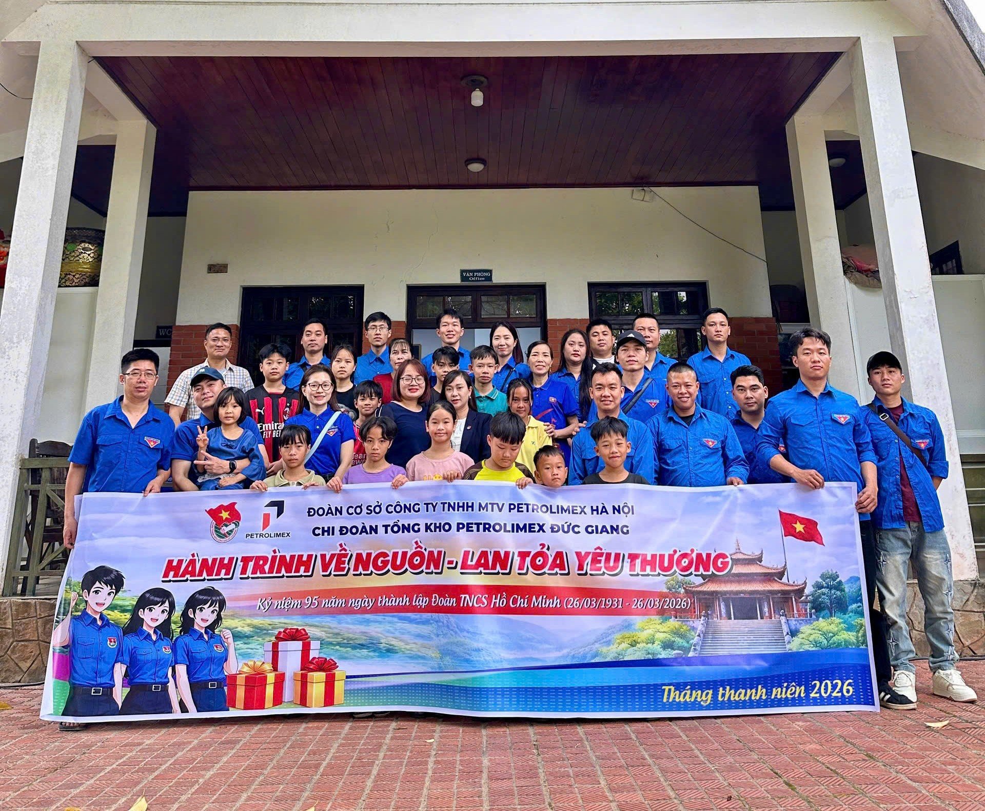 Đoàn Thanh niên Tổng kho Petrolimex Đức Giang: Hành trình về nguồn tại Khu Di tích Lịch sử Đền Hùng – Lan tỏa yêu thương tại Làng Trẻ em SOS Việt Trì