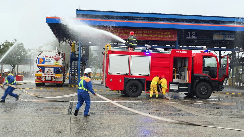 Tổng kho Xăng dầu Đà Nẵng tổ chức thực tập phương án chữa cháy và cứu nạn, cứu hộ năm 2025