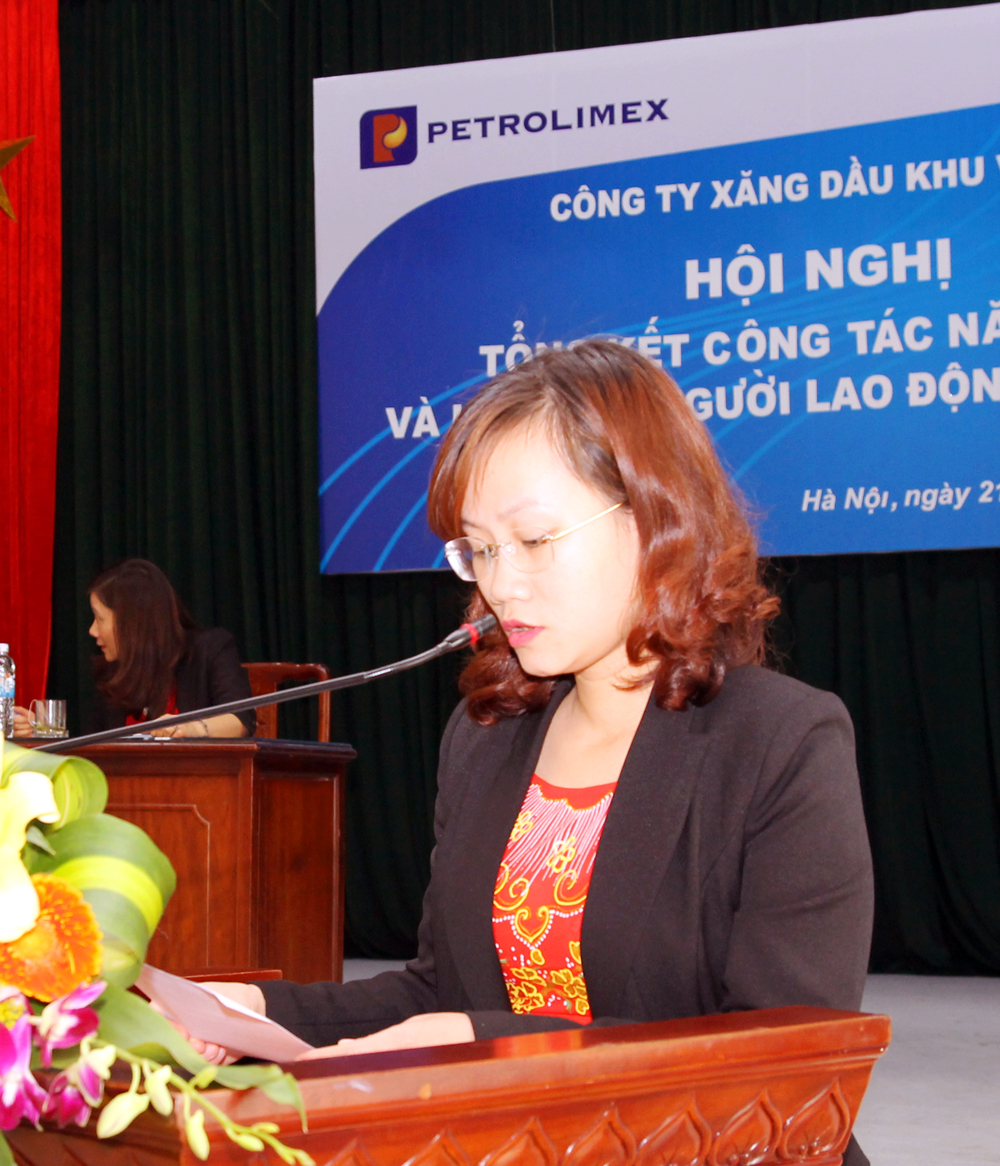P.Trưởng Phòng TCNS Công ty Đào Thị Thùy Trang, báo cáo thông qua Nghị quyết Hội nghị NLD năm 2016