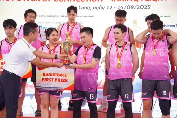 A group of people in sports uniforms holding a trophyAI-generated content may be incorrect.
