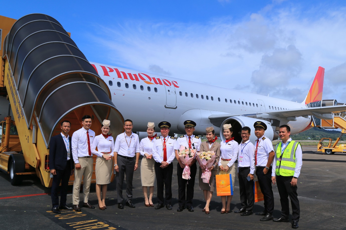 A group of people standing in front of an airplaneAI-generated content may be incorrect.