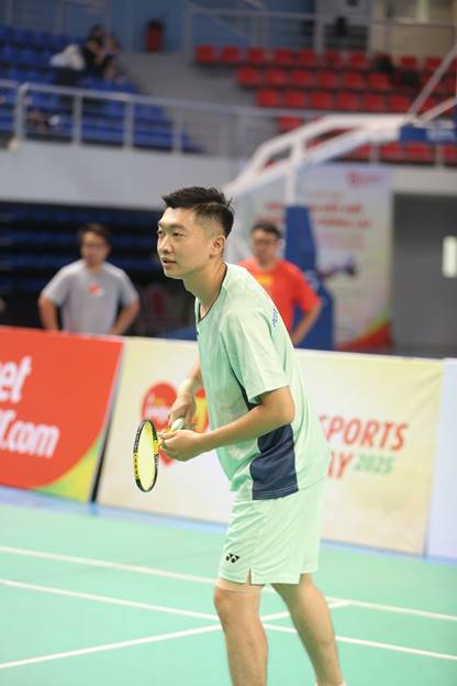 A young person playing tennisAI-generated content may be incorrect.