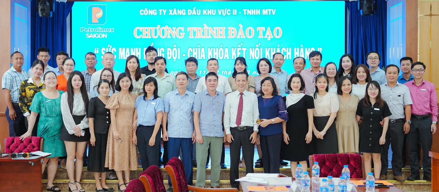 Petrolimex Saigon Organizes Training Program “Team Strength – The Key to Connecting with Customers”