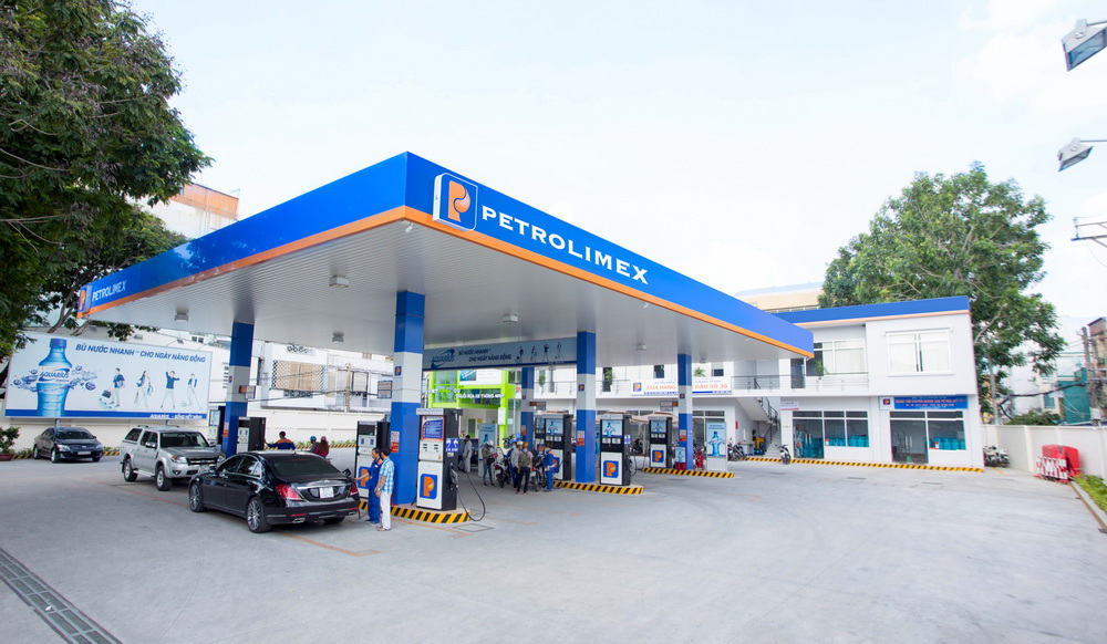 Modern retail organizations in Petrolimex Saigon petroleum stations