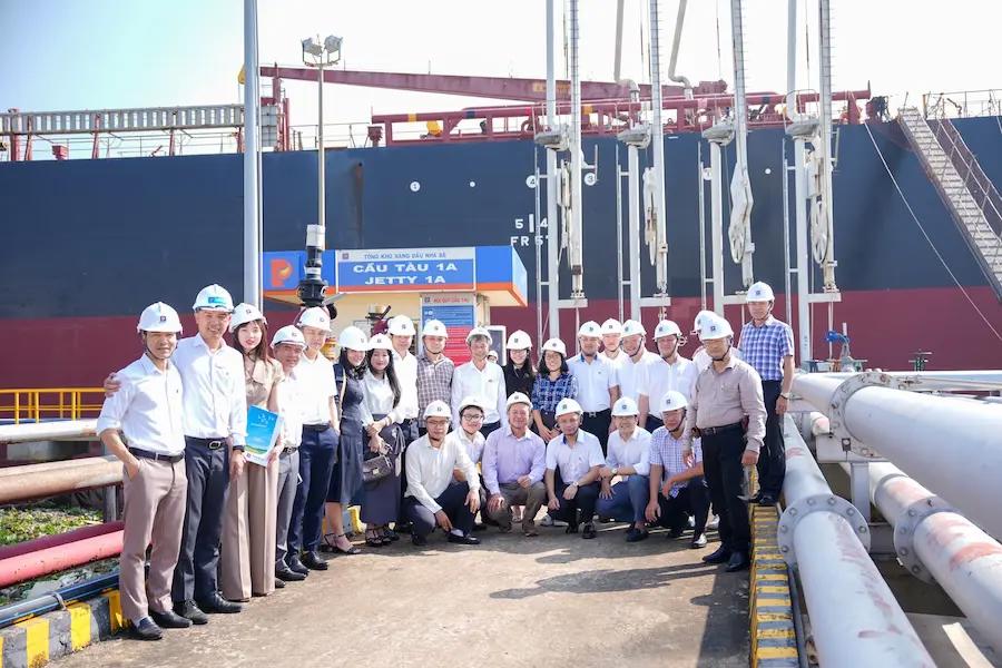 Petrolimex Saigon holds a conference on warehouse leasing plans for 2025