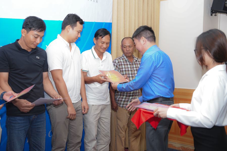 Nearly 30 franchisee sales staff received training in commercial etiquette