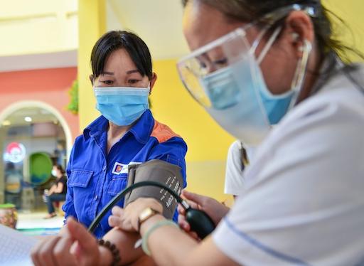 Petrolimex Saigon employees get vaccinated against COVID-19