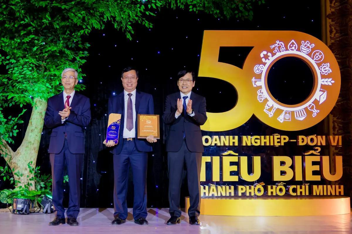 Awarding and Honoring 3 Outstanding Individuals for the Petrolimex Saigon Quality Award