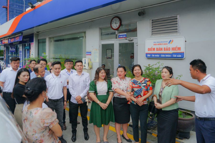 39 participants of the 18th Business Management Training Program conducted a field visit to Petrolimex Saigon.