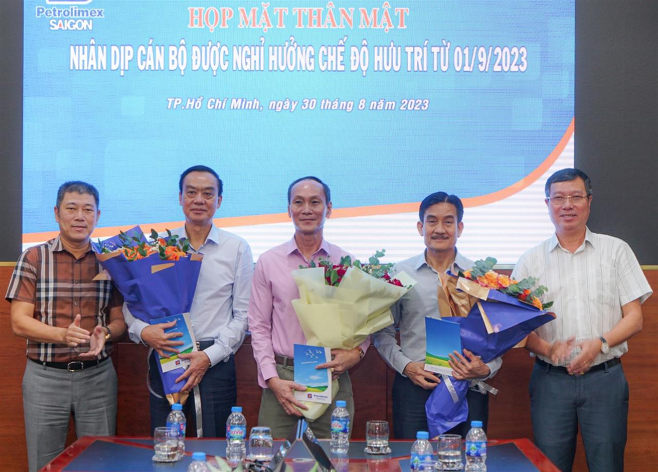 Gặp mặt, chia tay các cán bộ về nghỉ hưu theo chế độ từ ngày 01/9/2023