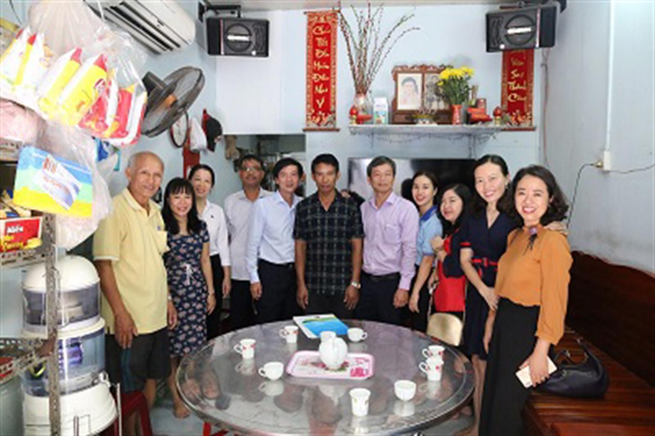 Chia sẻ yêu thương với người lao động