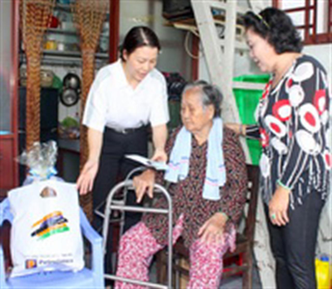 Ấm áp nghĩa tình ngày Xuân