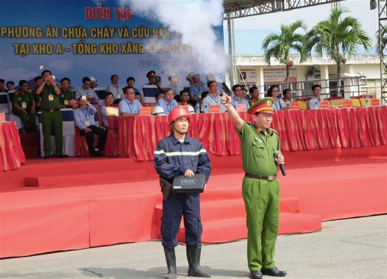 Cảnh sát PCCC Thành phố diễn tập tại Tổng kho Nhà Bè