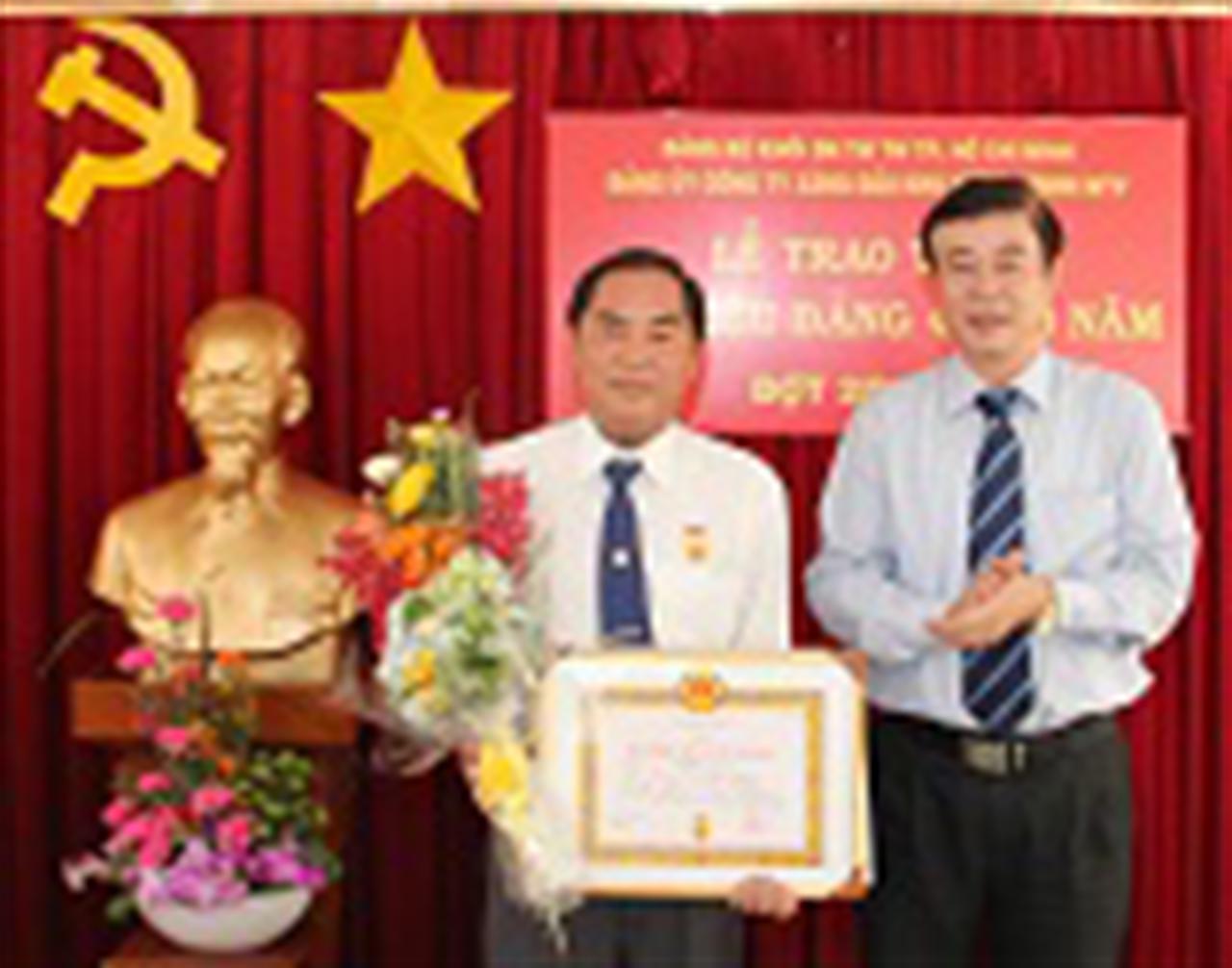 Một lòng sắt son với Đảng