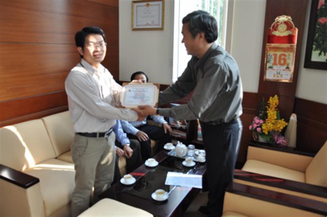 Khen thưởng chất lượng - an toàn - môi trường 6 tháng cuối năm 2010