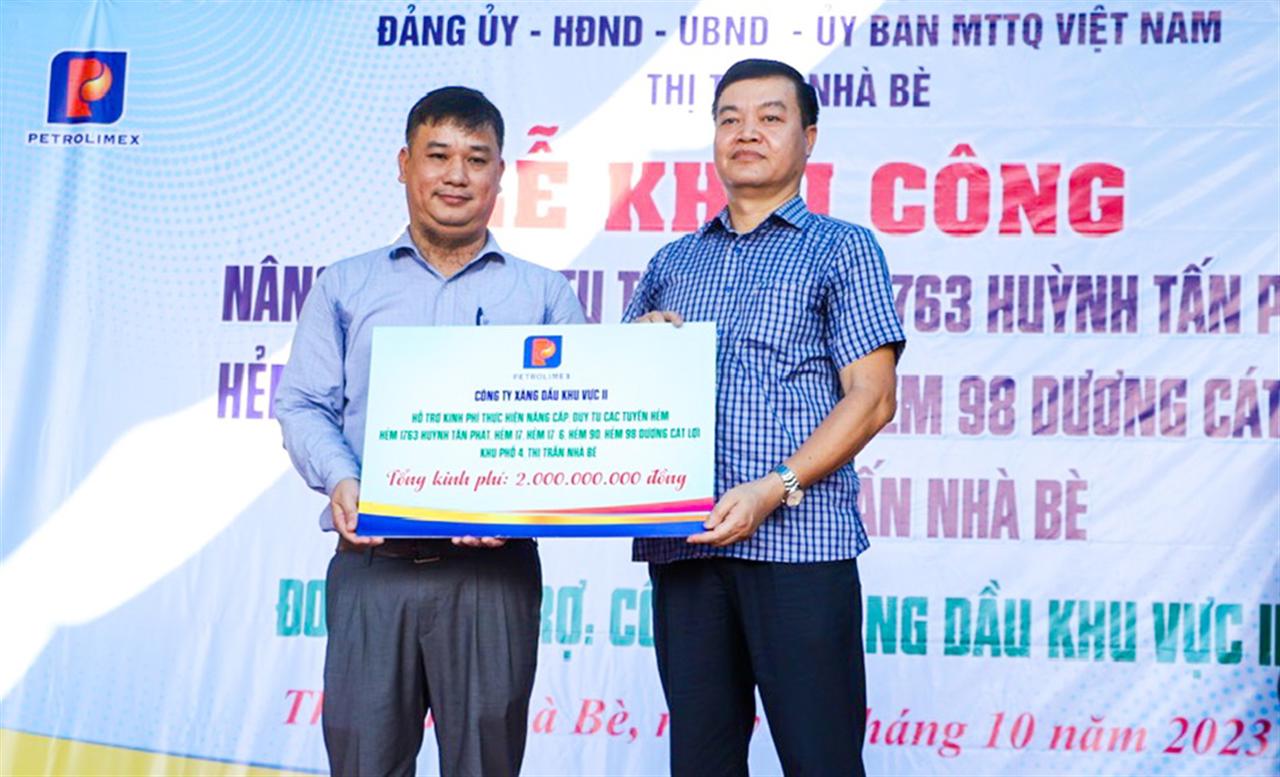 Petrolimex Sài Gòn tài trợ 2 tỷ đồng tu sửa tuyến hẻm đường Dương Cát Lợi, huyện Nhà Bè
