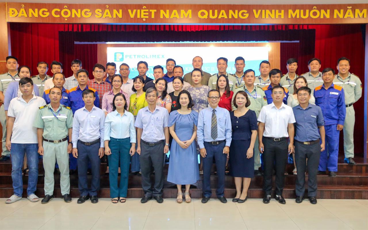 Tổng kho Xăng dầu Nhà Bè tổ chức khóa đào tạo “Văn minh thương mại trong giao nhận hàng hóa” cho 100 CBCNV - Người lao động Tổng kho