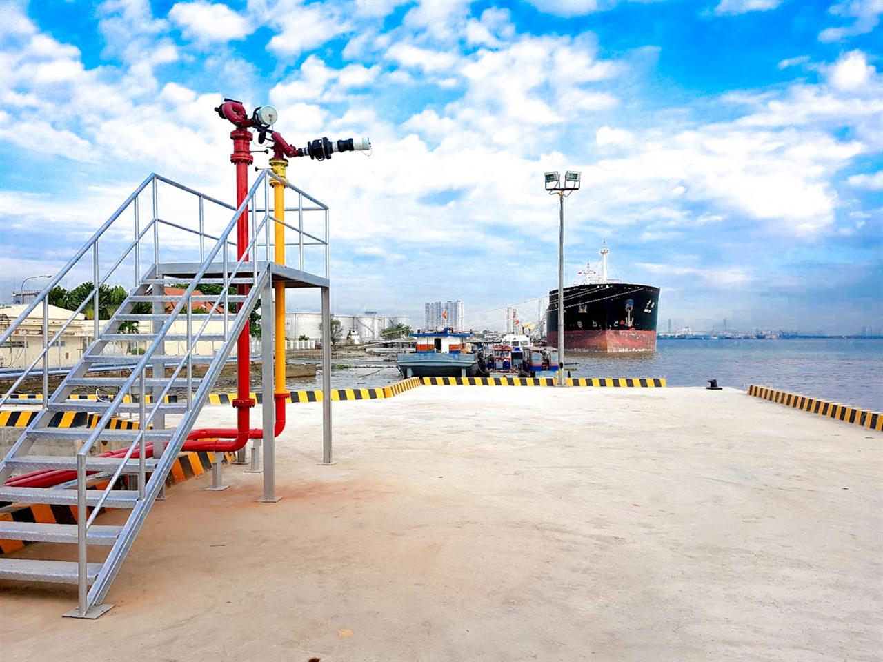 Tổng kho Nhà Bè đưa vào vận hành và sử dụng Cầu tàu 1B