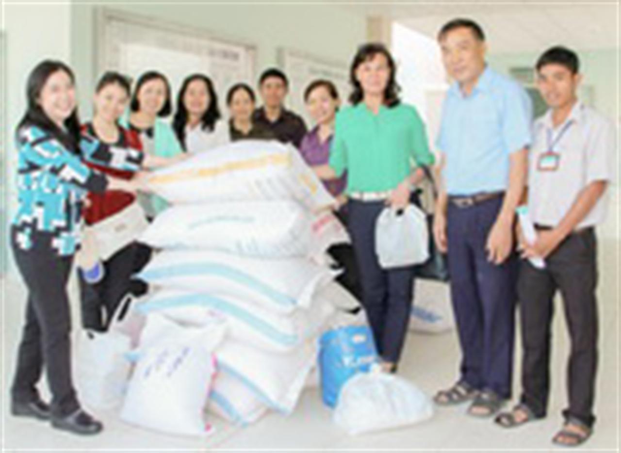 Mang Tết sớm đến với những mảnh đời khó khăn