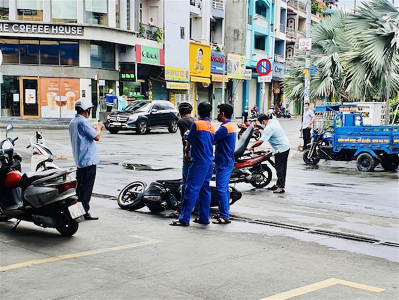 Vinh danh 2 nhân viên cửa hàng 53 vì hành động nghĩa hiệp