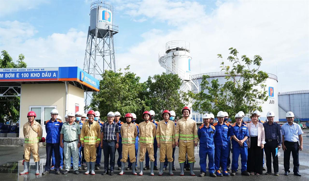 Tổng kho Xăng dầu Nhà Bè nâng cao năng lực chỉ huy, điều hành và phối hợp ứng cứu sự cố dầu tràn