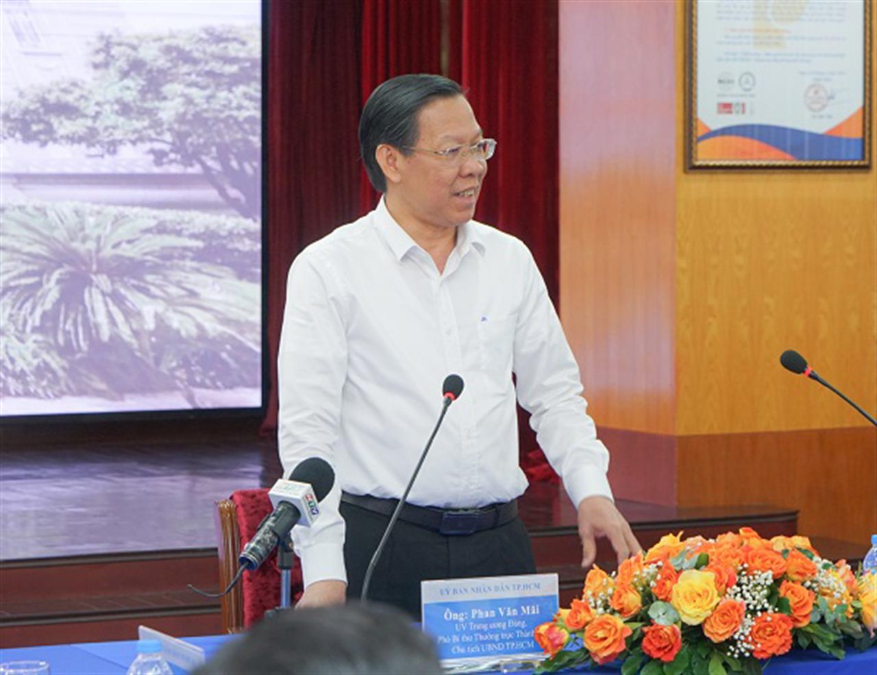 Chủ tịch UBND TP.HCM Phan Văn Mãi thăm, chúc Tết người lao động Petrolimex Sài Gòn