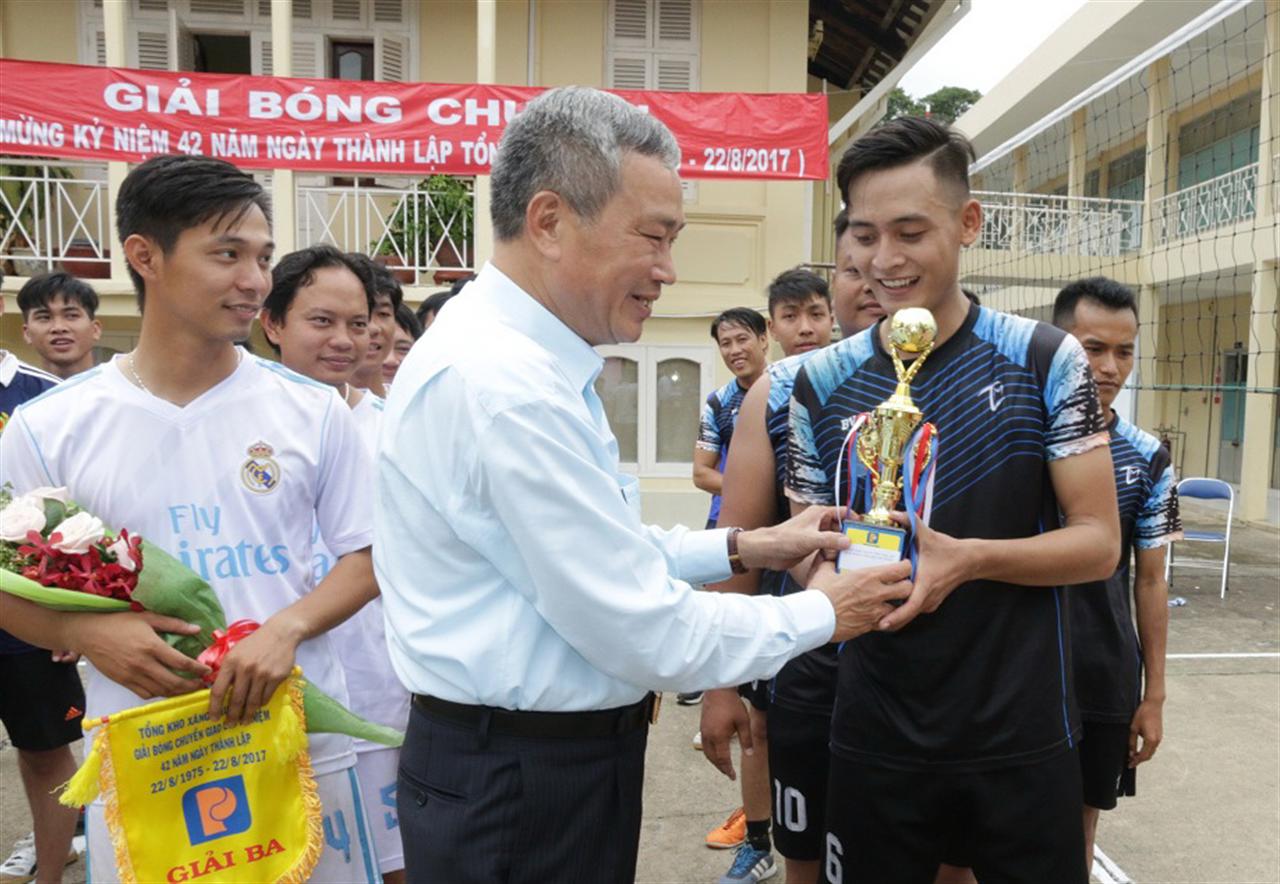 Sôi nổi các hoạt động thể thao chào mừng 42 năm Ngày thành lập