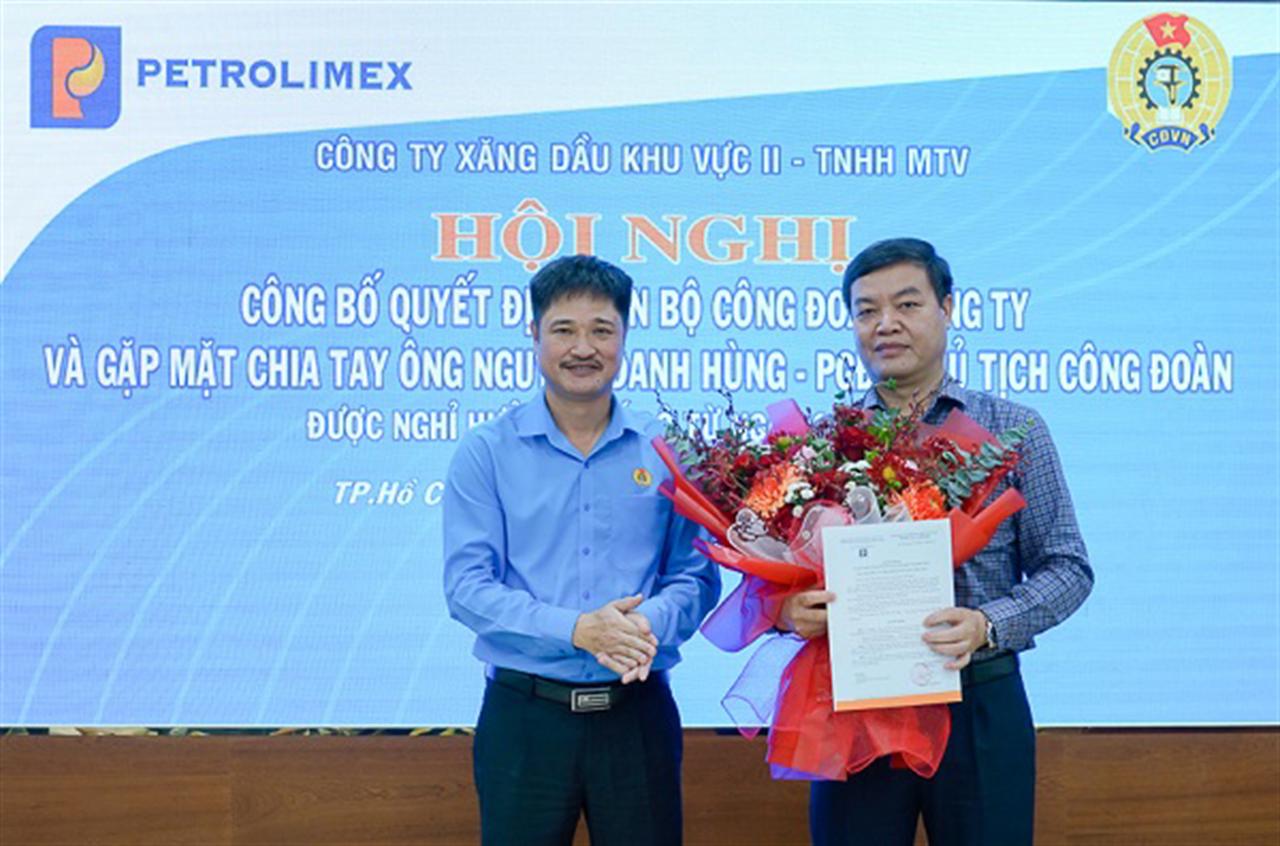 Công bố Quyết định về cán bộ Công đoàn Công ty Xăng dầu Khu vực II