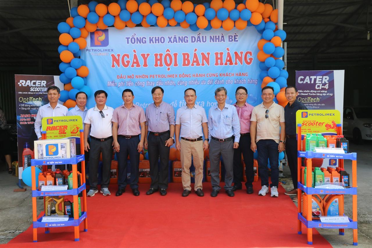 Tổng kho Xăng dầu Nhà Bè: “Ngày hội bán hàng - Dầu mỡ nhờn Petrolimex đồng hành cùng khách hàng”