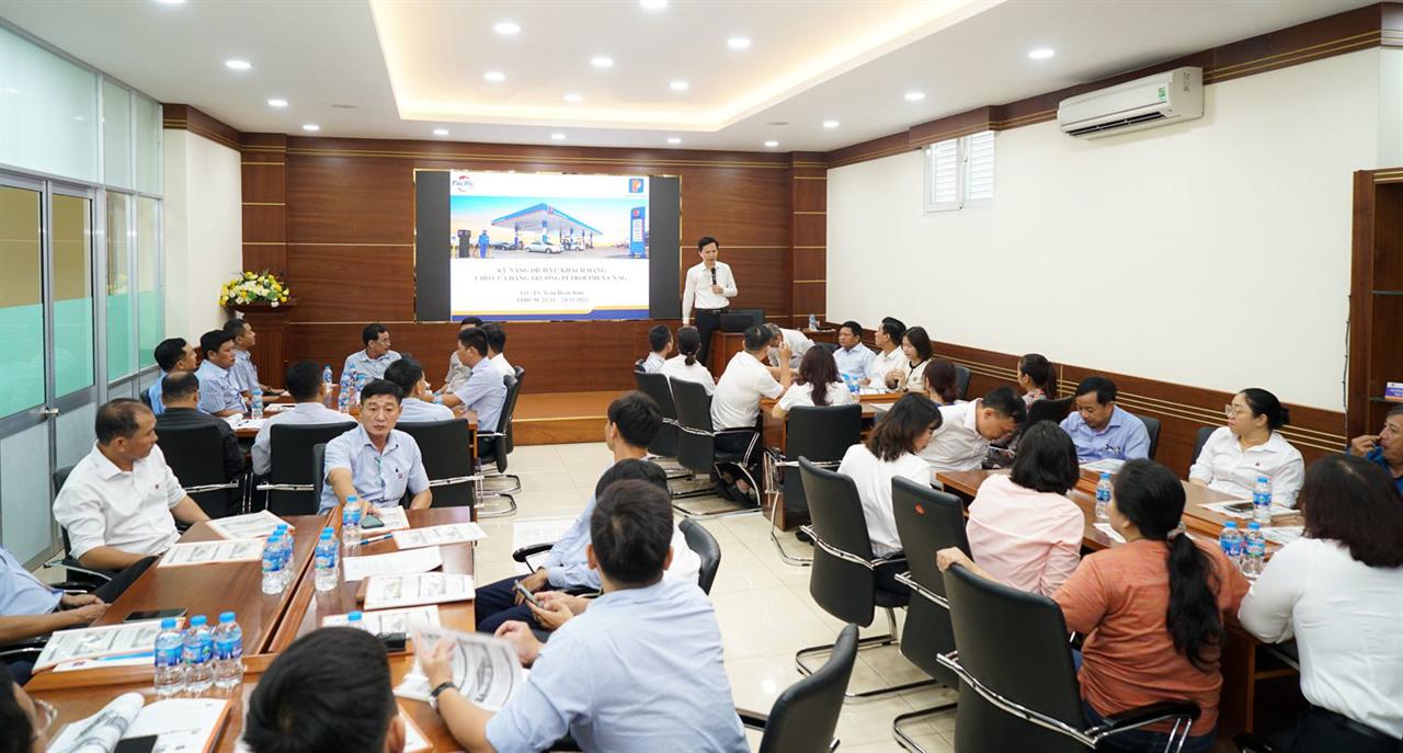 Chi nhánh Xăng dầu Sài Gòn đào tạo kỹ năng chăm sóc và phát triển khách hàng