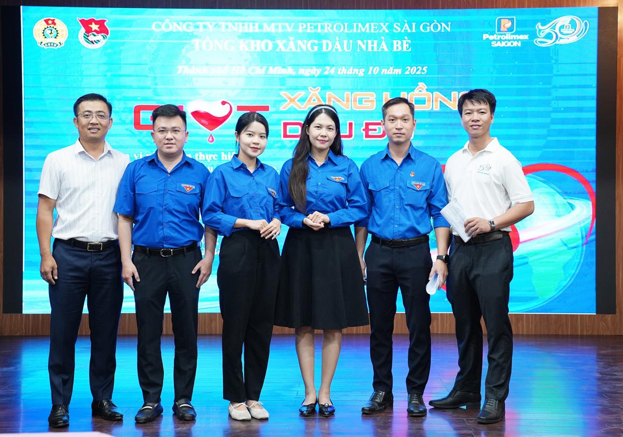 "Giọt xăng hồng - Giọt dầu đỏ" năm 2025 lan tỏa nghĩa cử cao đẹp từ Tổng kho Xăng dầu Nhà Bè