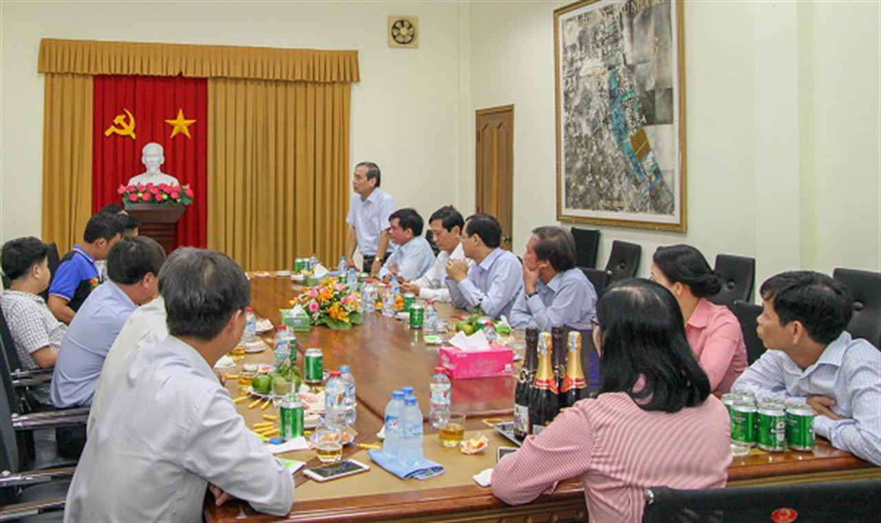 Món quà ấm áp đêm giao thừa