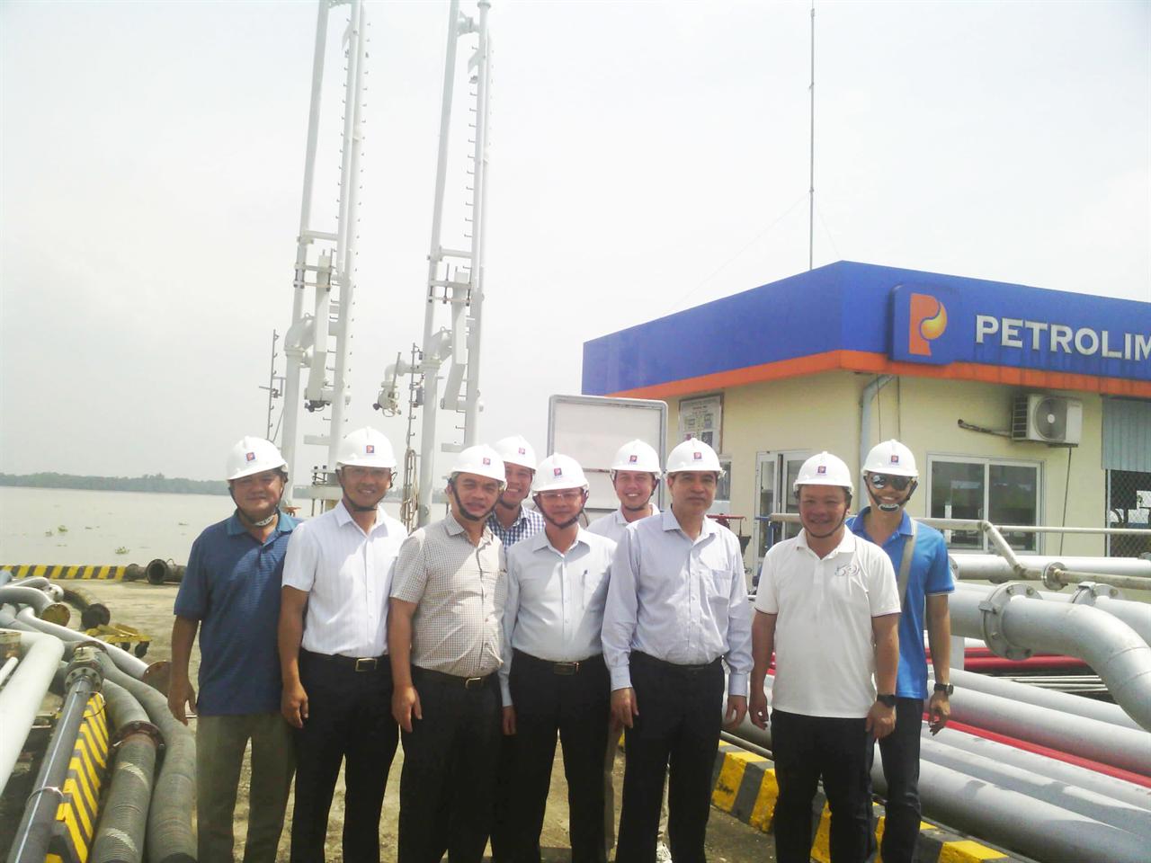 Cục trưởng Cục Việc làm thăm và làm việc tại Tổng kho Xăng dầu Nhà Bè