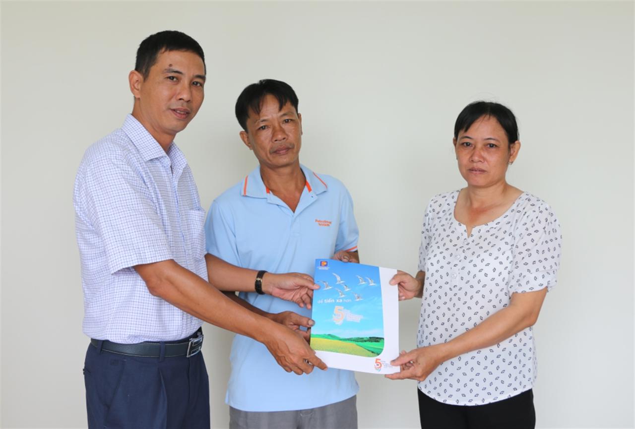 PKC trao nhà "Đại đoàn kết" tặng bà Lý Thị Lùn Em