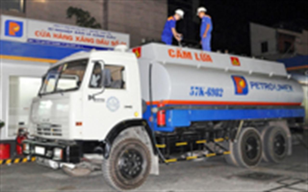 Lãnh đạo Xí nghiệp Bán lẻ Xăng dầu kiểm tra công tác bán hàng Tết Ất Mùi 2015