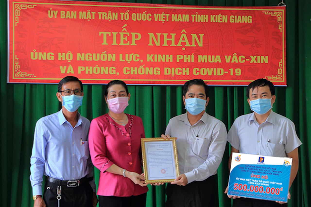Chung tay ủng hộ phòng chống dịch COVID-19 tại Kiên Giang