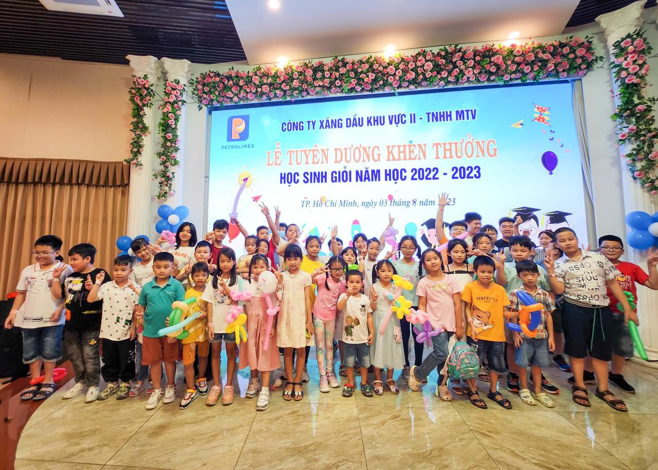 Petrolimex Sài Gòn tuyên dương, khen thưởng học sinh giỏi năm học 2022 - 2023