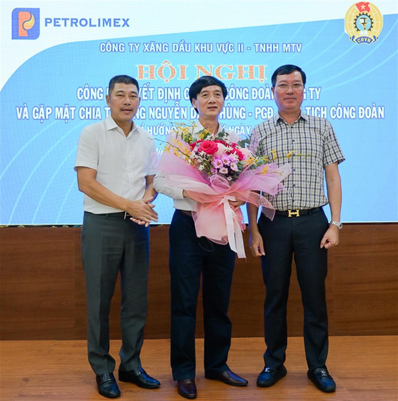 Ấm áp buổi gặp mặt, chia tay PGĐ - Chủ tịch Công đoàn Công ty nghỉ hưu theo chế độ
