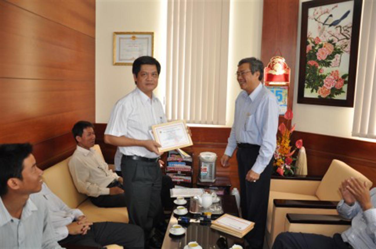 Khen thưởng chất lượng – an toàn – môi trường 6 tháng đầu năm 2011