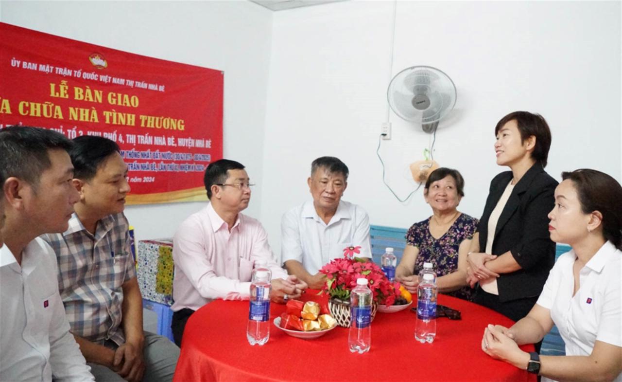 Bàn giao nhà tình thương cho hộ nghèo tại thị trấn Nhà Bè