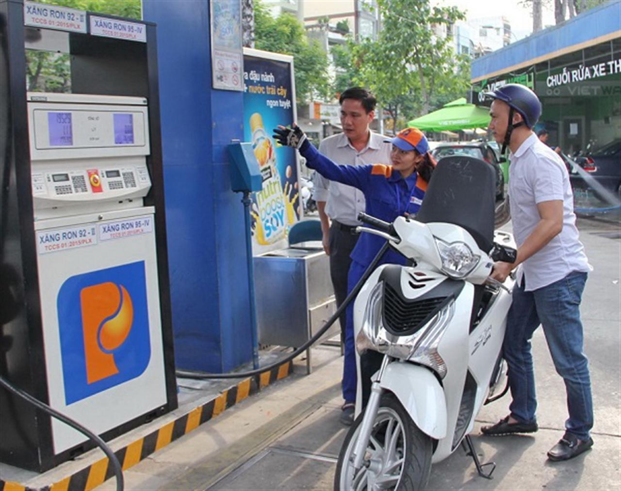 12/01 CHXD đầu tiên Petrolimex Sài Gòn đã chính thức bán Xăng RON 95-IV