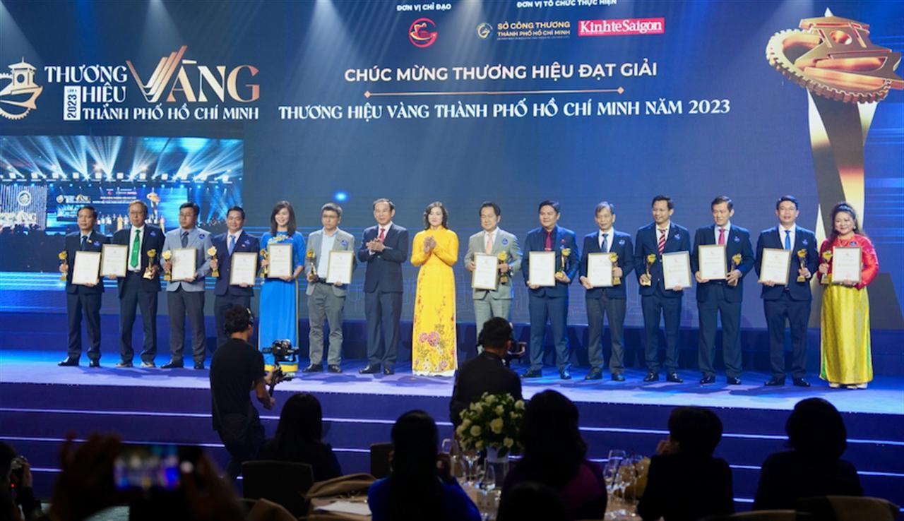 Khoảnh khắc thương hiệu Petrolimex Sài Gòn được vinh danh Thương hiệu Vàng TPHCM năm 2023