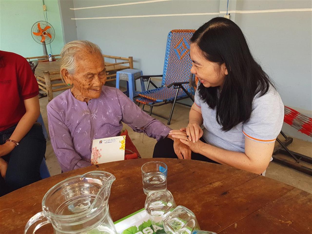 Mùa Xuân ấm áp tình người